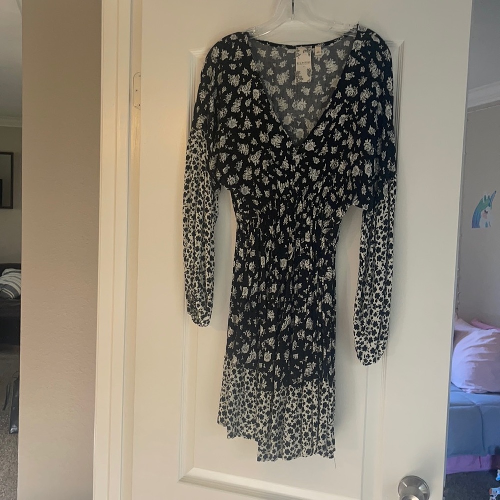 Vici collection black and white floral dress, mid length